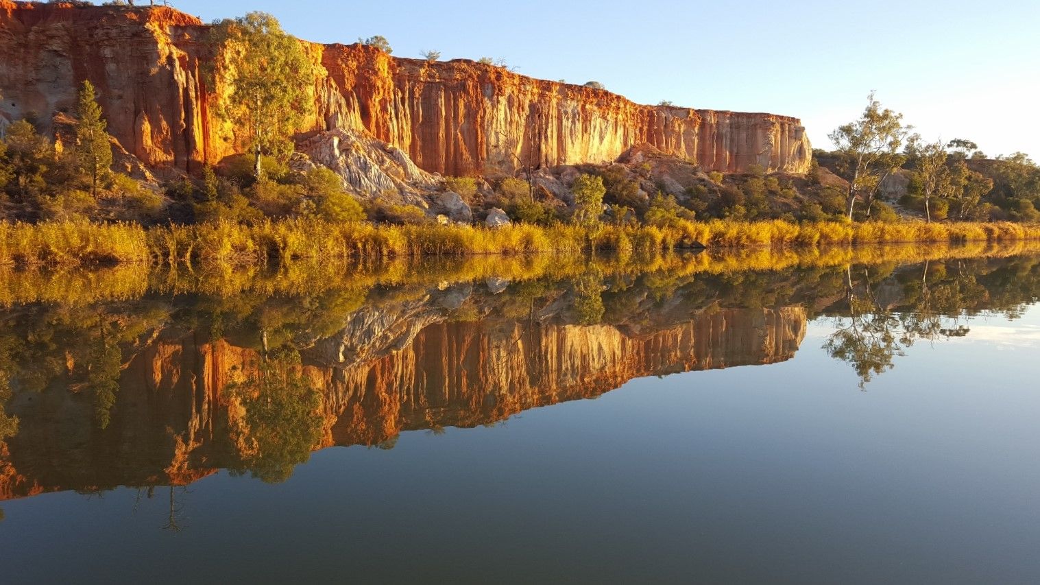 SA_MurrayRiverWalk_MurrayRiverTrails_GuidedWalk_2022_Landscape_Cliffs2.jpg